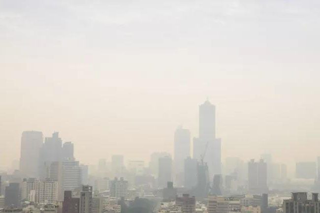 秋高氣燥，警惕“三手煙”！空氣凈化除濕機(jī)